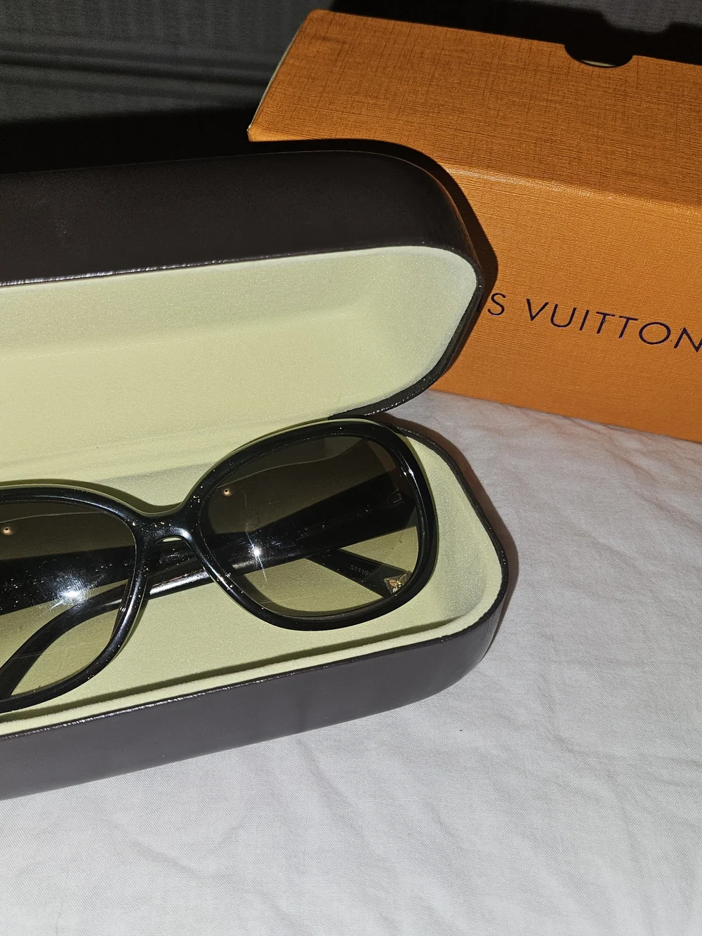 Louis Vuitton Black Round Sunglasses - Designer Women’s Accessories